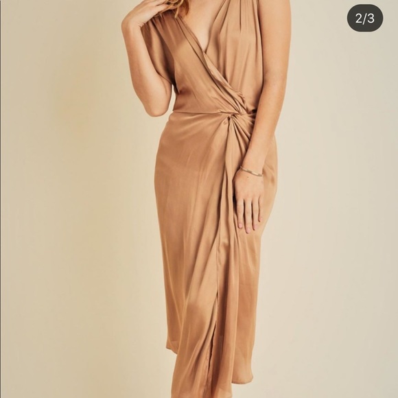 Gold satin dress - Picture 2 of 3